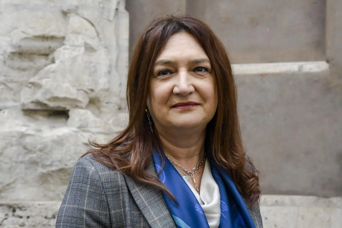 https://images.class.atexcloud.io/view/acePublic/alias/contentid/d82212f8-1c3f-4d24-8574-52faf44bbd69/0/professioni-e-sanita-le-proposte-e-le-risposte-di-fratelli-d-italia.webp