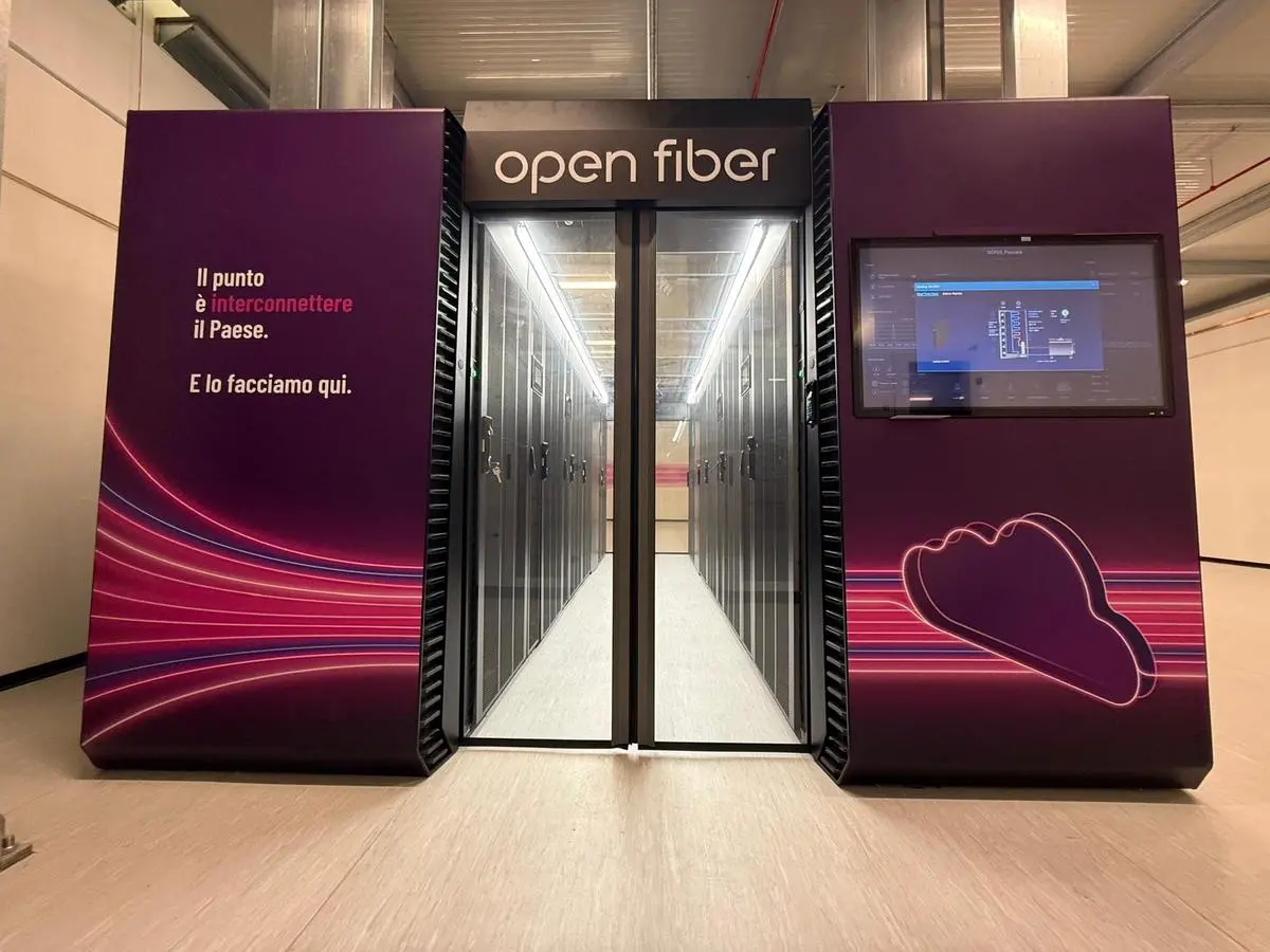 https://images.class.atexcloud.io/view/acePublic/alias/contentid/dc04e679-7d56-4a03-9776-0b359858a97a/0/data-center_of-jpeg.webp