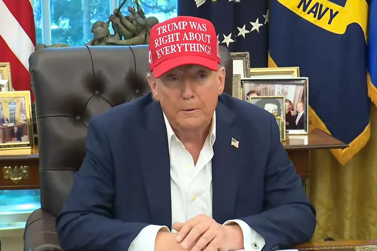 https://images.class.atexcloud.io/view/acePublic/alias/contentid/e0359bc1-868f-4bb5-a443-364664705407/0/gianni-infantino-regala-a-donald-trump-il-primo-biglietto-per-la-finale-dei-mondiali-del-2026.webp