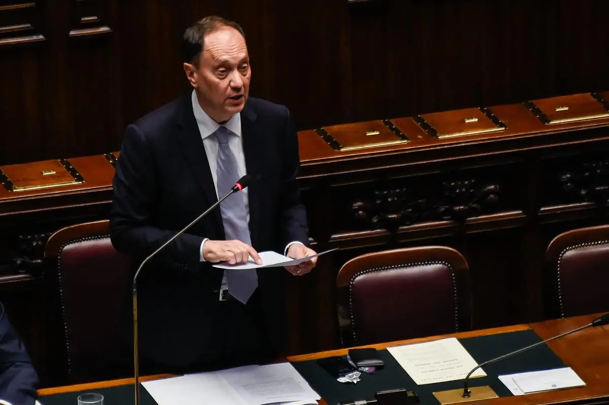 https://images.class.atexcloud.io/view/acePublic/alias/contentid/e073d040-999f-4ab4-8334-6abeaa194293/0/camera-dei-deputati-aula-question-time.webp