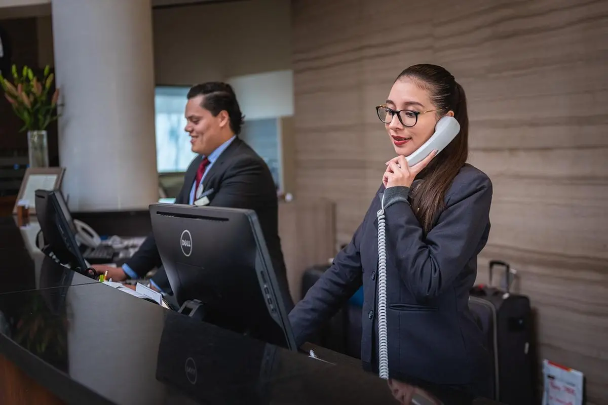 https://images.class.atexcloud.io/view/acePublic/alias/contentid/e0cbb803-f037-43a3-b864-e3417c0ca11e/0/receptionists-5975962_1280-jpg.webp