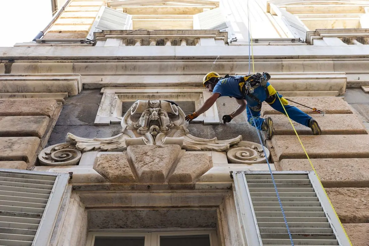https://images.class.atexcloud.io/view/acePublic/alias/contentid/e2e3b4ca-46f6-4cb3-9c36-06573fe80612/0/ediliziacrobatica.webp