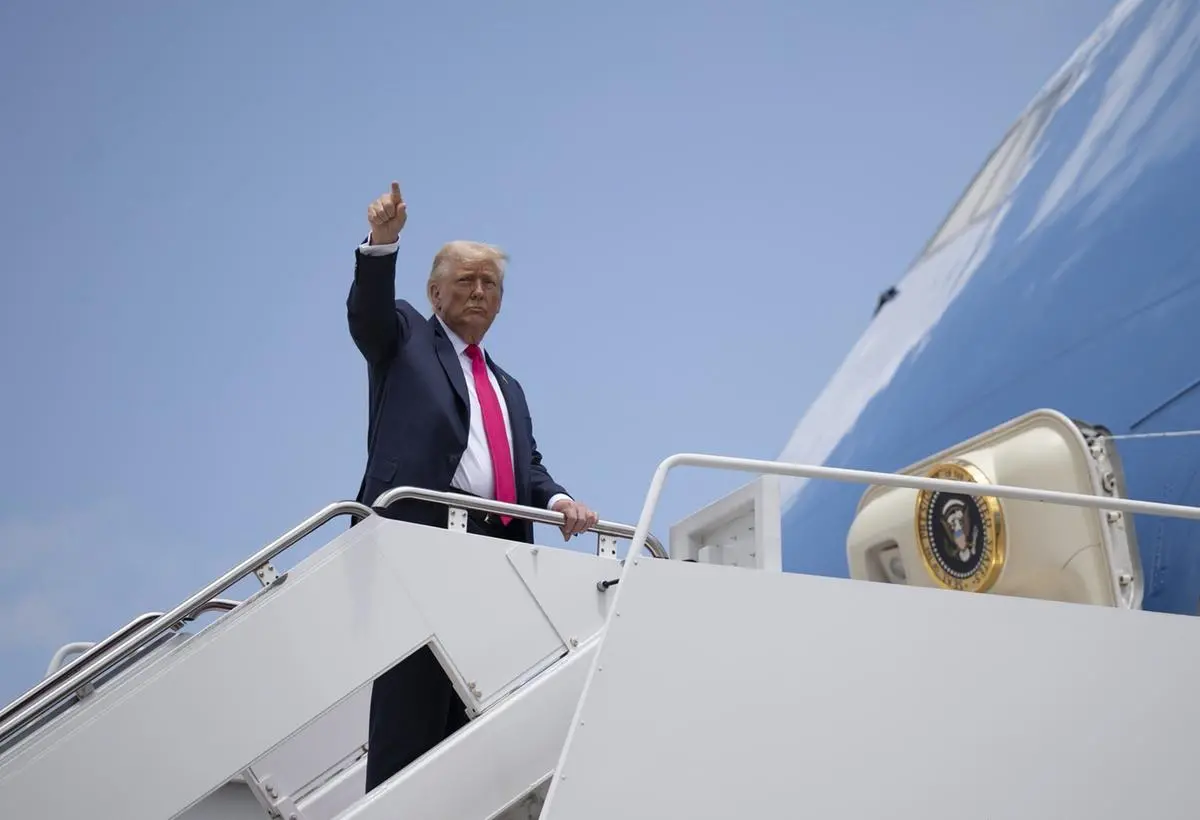 https://images.class.atexcloud.io/view/acePublic/alias/contentid/e6f9e0d6-ca3e-412d-a40e-07eb79cf27cb/0/donald-trump.webp