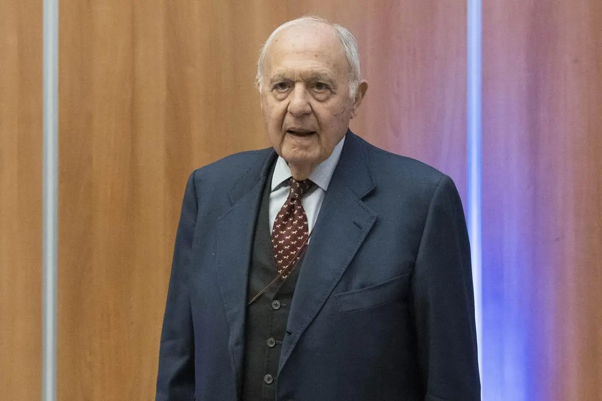 https://images.class.atexcloud.io/view/acePublic/alias/contentid/fe2727cf-8639-4608-beff-ccd72b87140c/0/il-presidente-dell-arbitro-per-le-controversie-finanziarie-presenta-la-relazione-sull-attivita-svolta-nell-anno-2024.webp