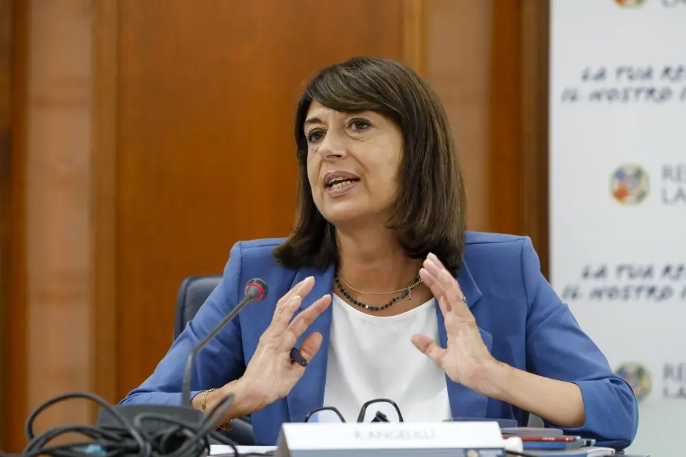 https://images.class.atexcloud.io/view/acePublic/alias/contentid/febdafc0-0fc3-468a-87b7-534de0368fd8/0/conferenza-alla-regione-lazio-business-opportunities-le-aziende-del-lazio-verso-gli-investimenti-internazionali.webp